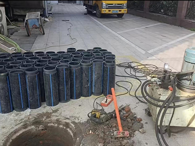 科尔沁左翼后PE置换管厂家 DN315置换管 非开挖管短管置换